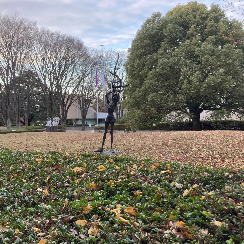 実際訪問したユーザーが直接撮影して投稿した砧公園オブジェ海の鳥と少年の写真