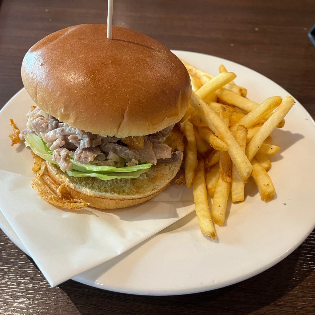 ユーザーが投稿したL-Pulled Pork Burgerの写真 - 実際訪問したユーザーが直接撮影して投稿した北幸居酒屋アメリカン レストラン&バー TGIフライデーズ 横浜西口店の写真