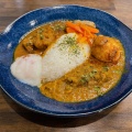 サバカレーとチキンカレーあいがけ卵のアチャール - 実際訪問したユーザーが直接撮影して投稿した二葉町カレーはるはらの写真のメニュー情報