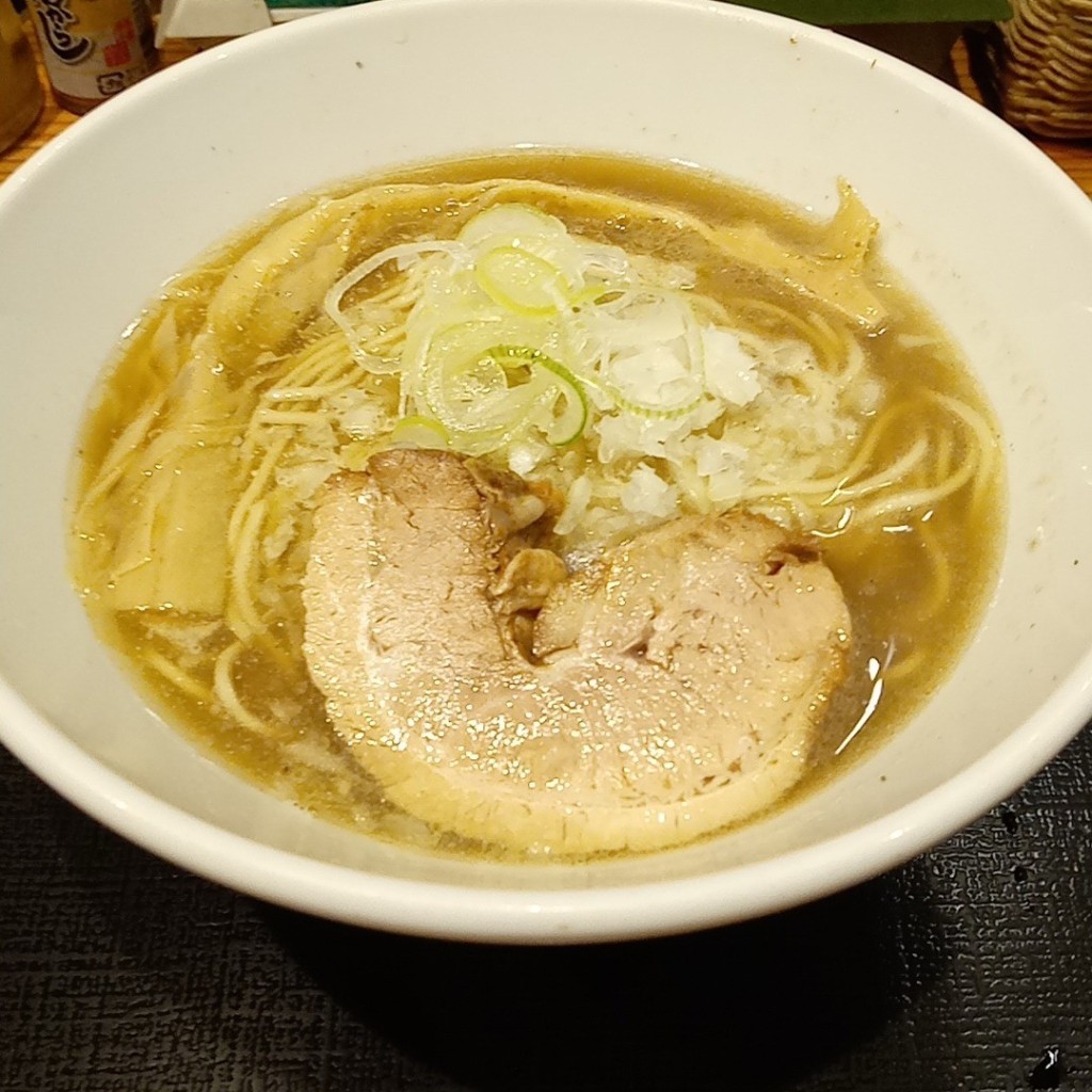 ユーザーが投稿した煮干しラーメンの写真 - 実際訪問したユーザーが直接撮影して投稿した中央ラーメン専門店金狼の写真