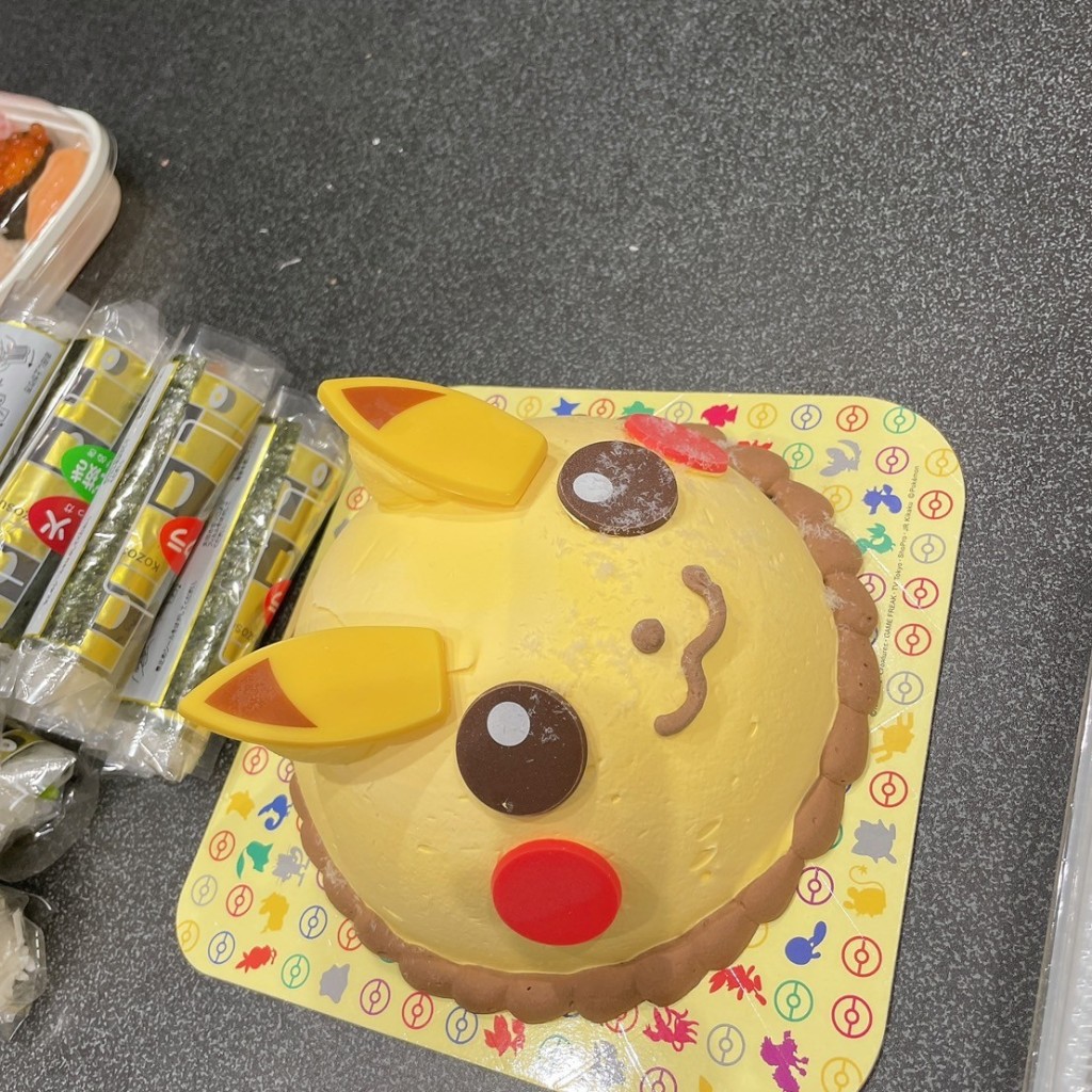 ユーザーが投稿したポケモンアイスケーキ ピカチュウの写真 - 実際訪問したユーザーが直接撮影して投稿した栄町アイスクリームサーティワン イオン千歳店の写真