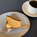 バスクのチーズケーキ (カット) - 実際訪問したユーザーが直接撮影して投稿した中央カフェグリーンマーガレットの写真のメニュー情報
