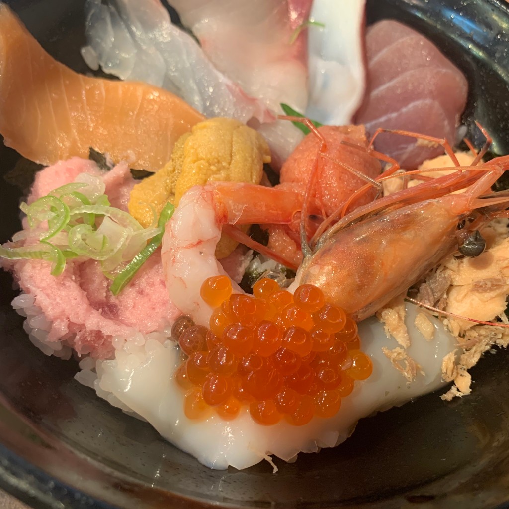 ユーザーが投稿した海鮮丼の写真 - 実際訪問したユーザーが直接撮影して投稿した若葉町西洋料理日本海さかな街 物販店海道物産株式会社敦賀5号店の写真