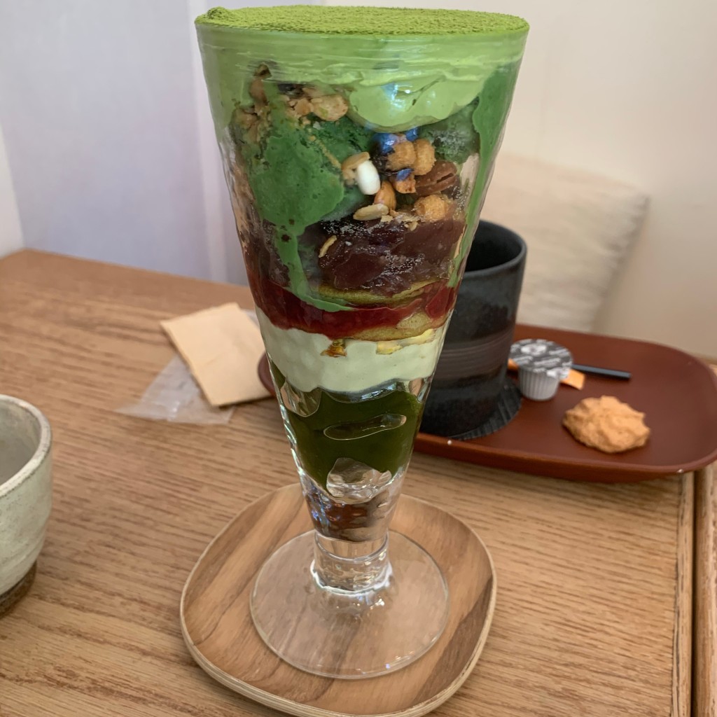 ユーザーが投稿したピスタチオの抹茶パフェの写真 - 実際訪問したユーザーが直接撮影して投稿した武蔵町和カフェ / 甘味処CAFE 甘の写真