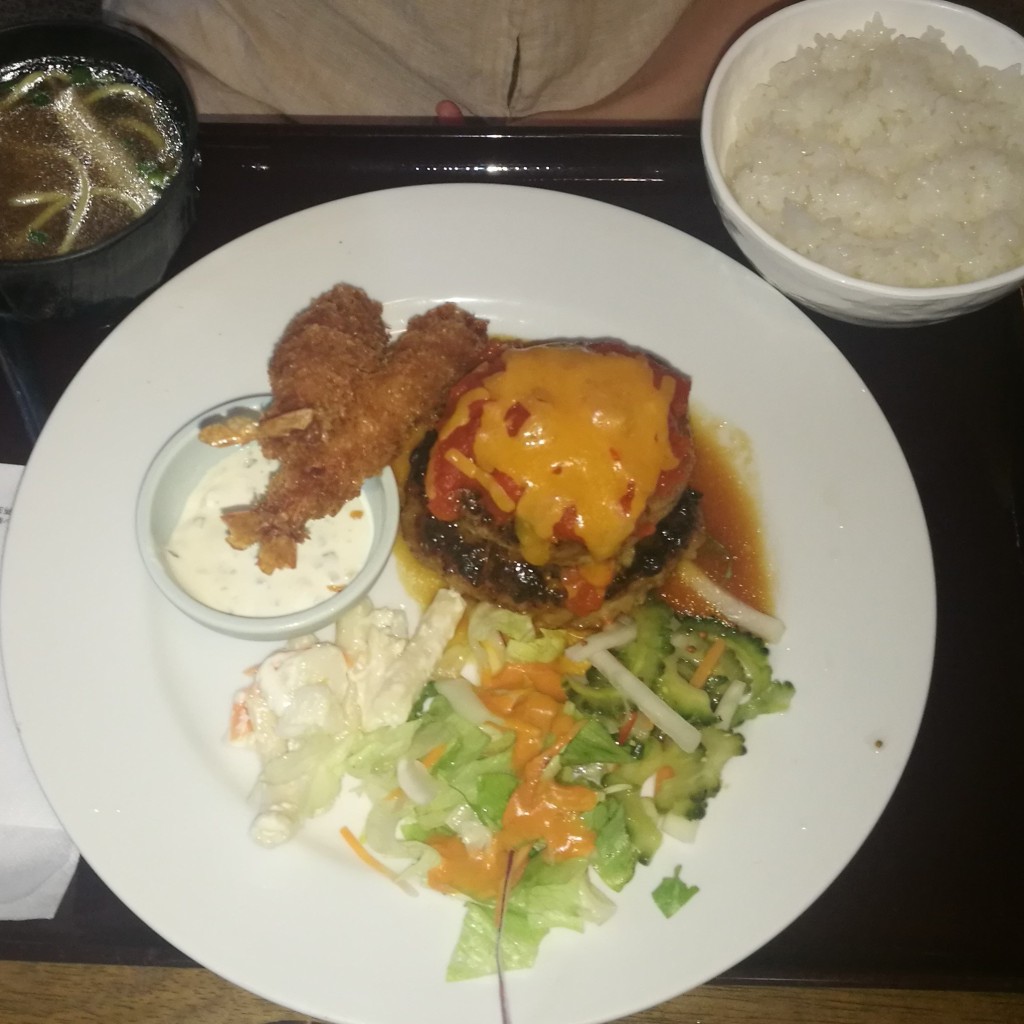ユーザーが投稿したダブルハンバーグ定食の写真 - 実際訪問したユーザーが直接撮影して投稿した竹富郷土料理お食事処 かにふの写真