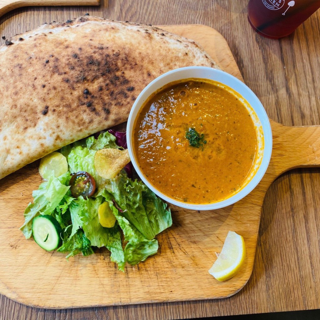 ユーザーが投稿したFARMER'S KITCHENカレープレート〜海老とほうれん草のグリーンカレー〜の写真 - 実際訪問したユーザーが直接撮影して投稿した佐保カフェファーマーズ・キッチンの写真