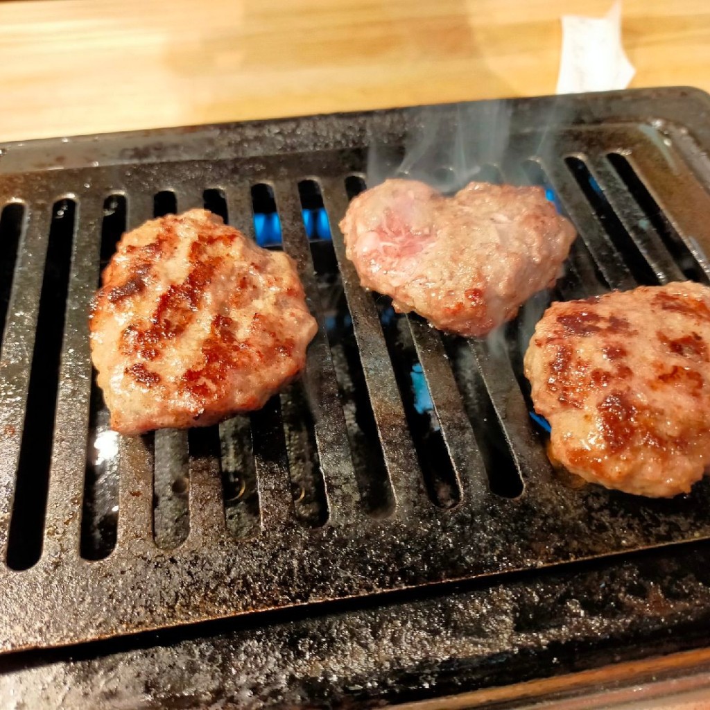 ユーザーが投稿した鉄板焼き和牛100%ハンバーグセットの写真 - 実際訪問したユーザーが直接撮影して投稿した神田三崎町焼肉恋と、焼肉。水道橋本店の写真