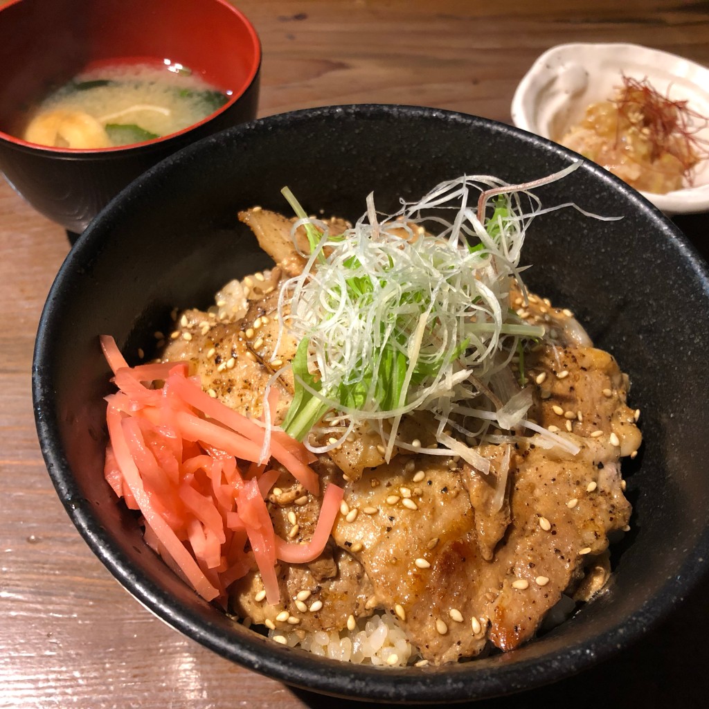 ユーザーが投稿した炙り豚丼の写真 - 実際訪問したユーザーが直接撮影して投稿した西新宿居酒屋かくれ家の写真