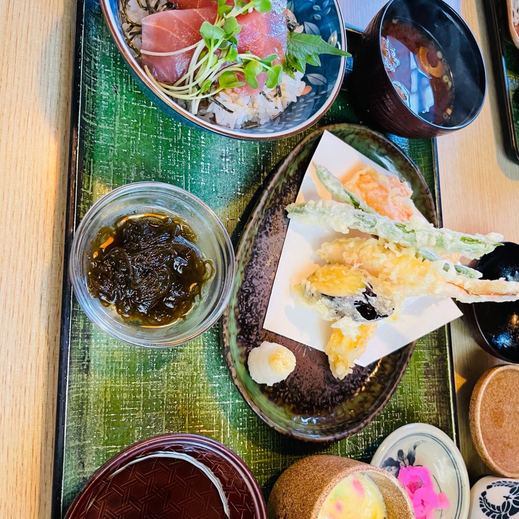 ユーザーが投稿したまぐろ丼+天ぷらセットの写真 - 実際訪問したユーザーが直接撮影して投稿した芥見大船定食屋ねのひの写真