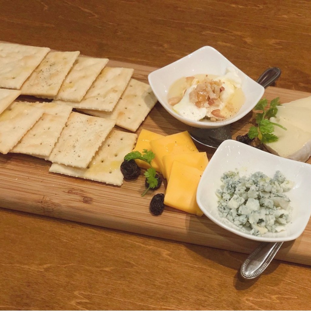 ユーザーが投稿したチーズの盛り合わせの写真 - 実際訪問したユーザーが直接撮影して投稿した研究学園ワインバー極みレアハンバーグ ワイン食堂パッチョ 研究学園店の写真