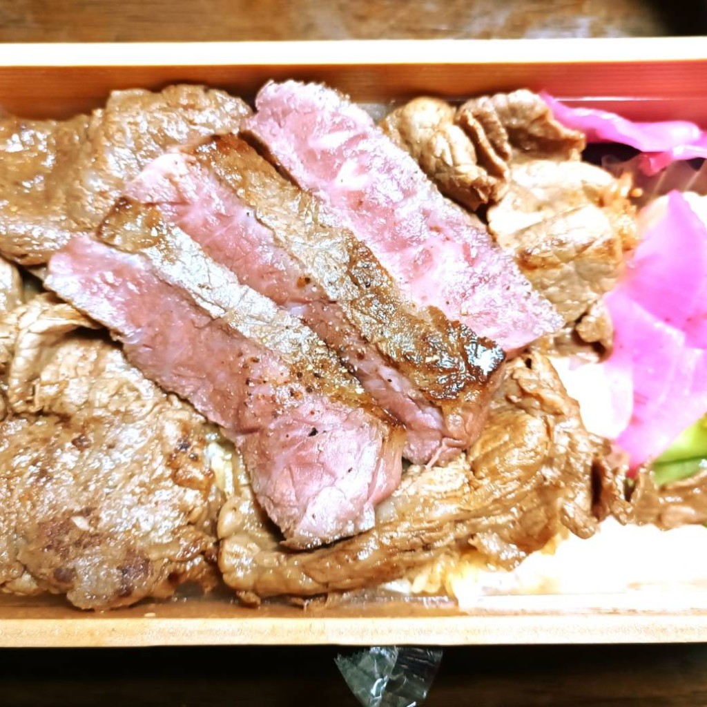 ユーザーが投稿した和牛ステーキ焼肉弁当の写真 - 実際訪問したユーザーが直接撮影して投稿した等持寺町焼肉焼肉ダイニング 甲の写真