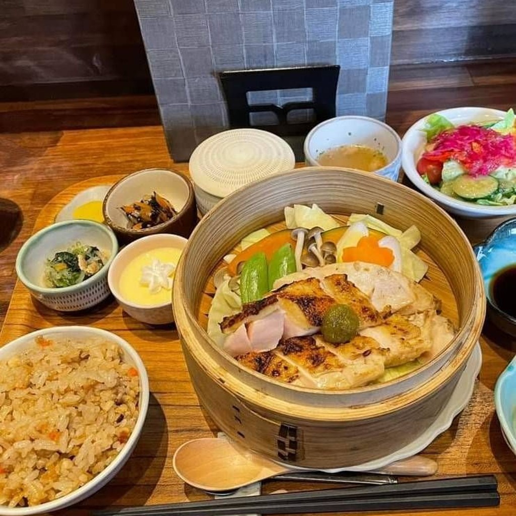 ユーザーが投稿した鶏むね肉と野菜のわっぱ蒸しの写真 - 実際訪問したユーザーが直接撮影して投稿した甘木鶏料理赤鶏古処鶏 郷の写真