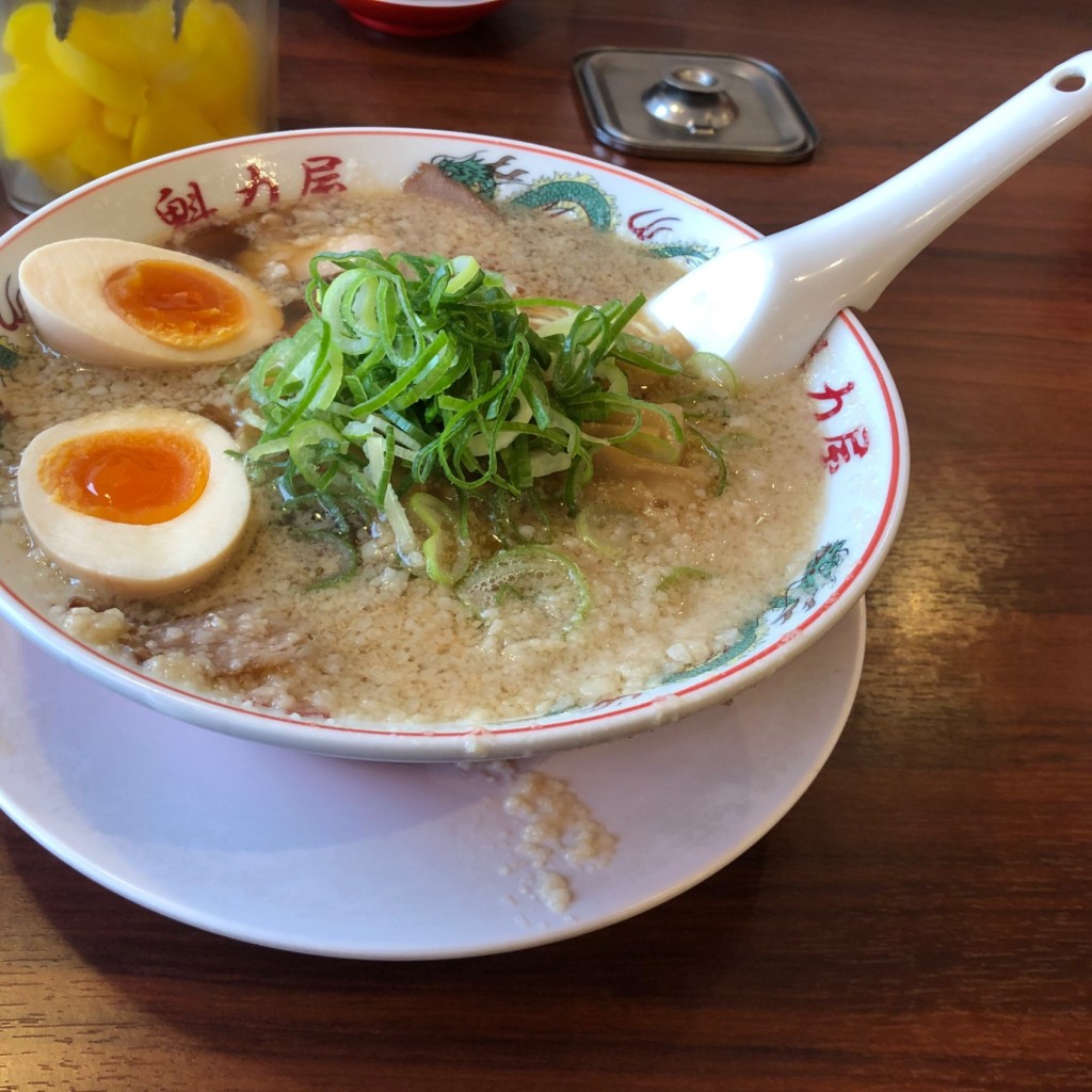 ユーザーが投稿した醤油味玉ラーメンの写真 - 実際訪問したユーザーが直接撮影して投稿した石田ラーメン専門店ラーメン魁力屋 日野万願寺店の写真