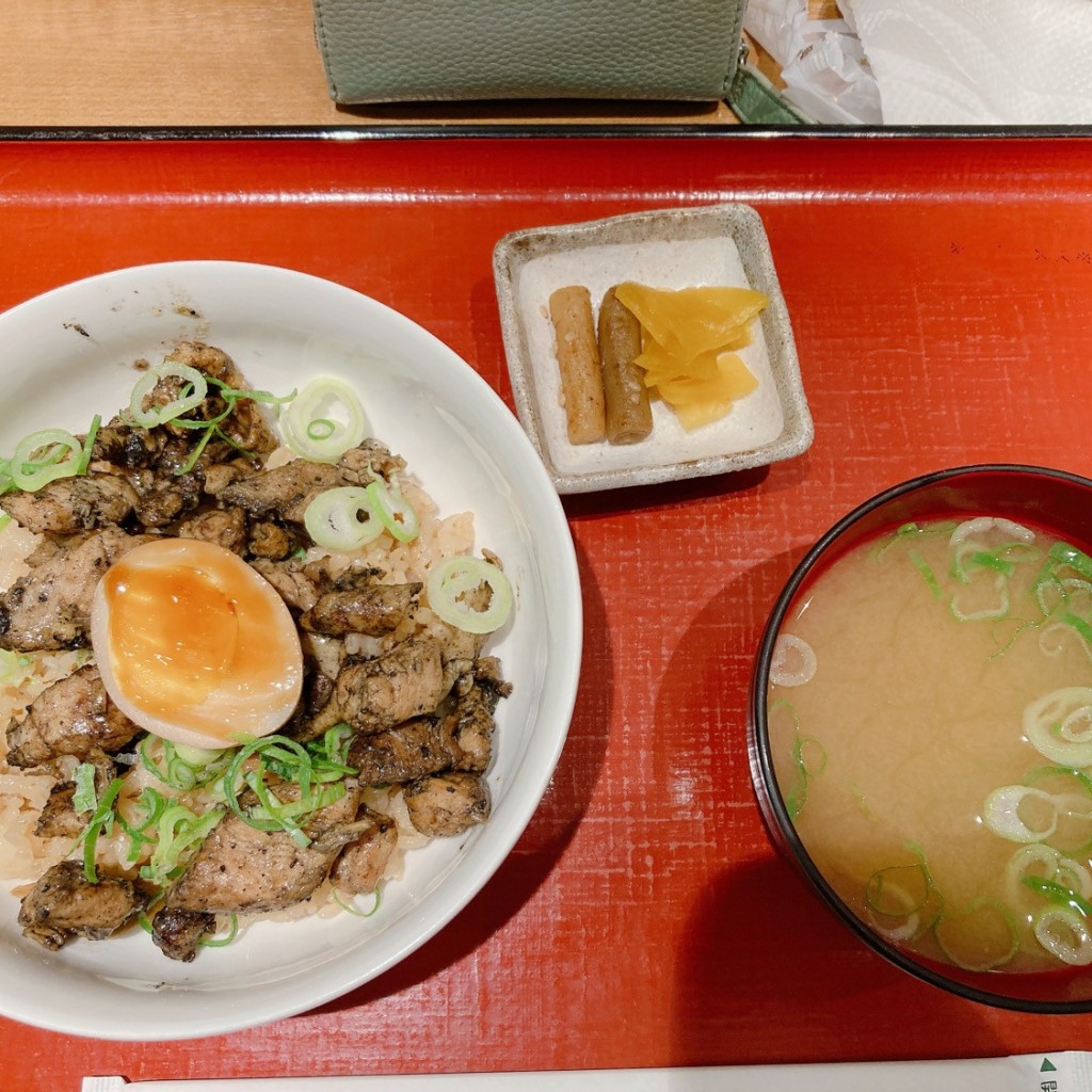 ユーザーが投稿した鶏の炭火焼丼の写真 - 実際訪問したユーザーが直接撮影して投稿した南池袋定食屋お食事ちゅうぼうの写真