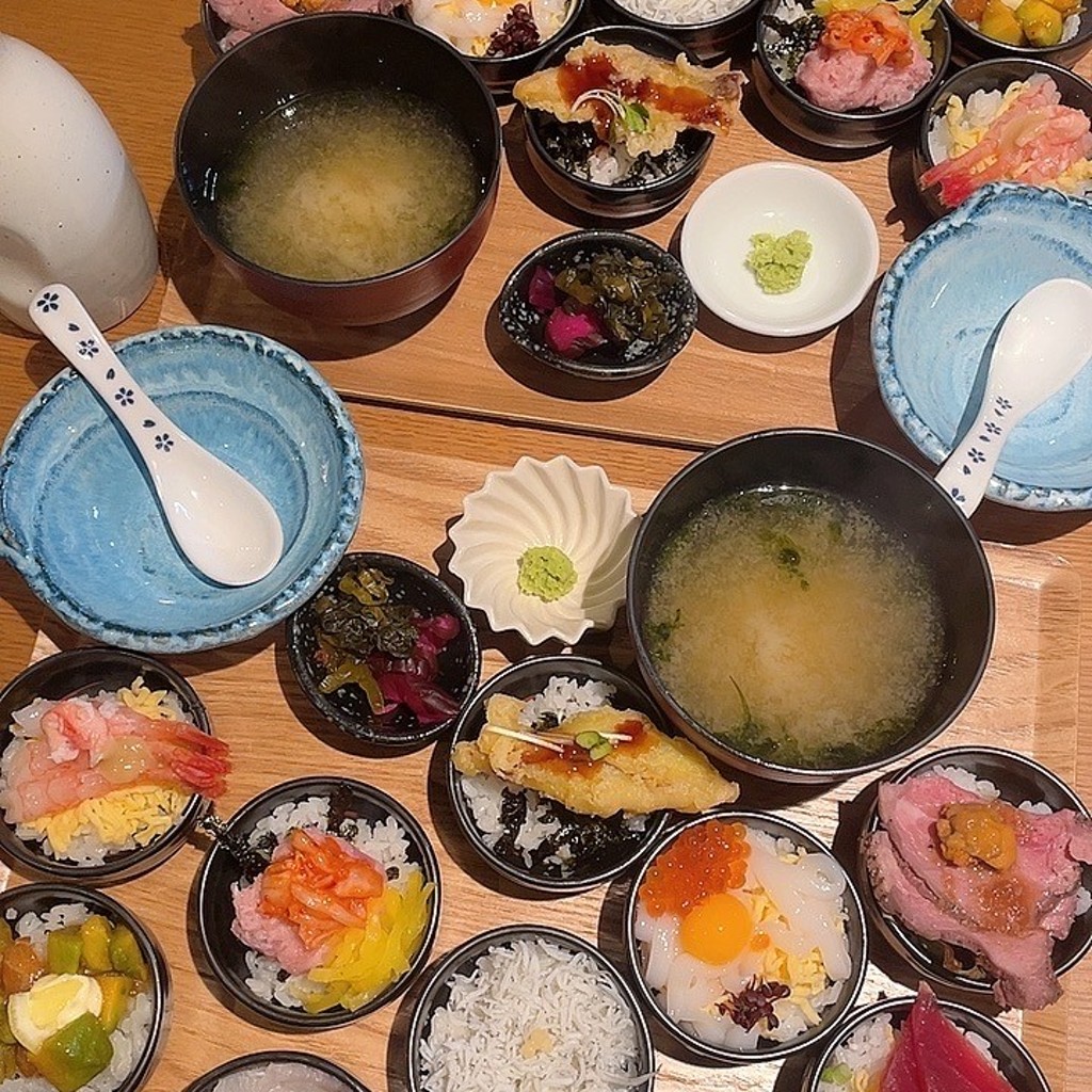 ユーザーが投稿した10種おちょこ丼 新の写真 - 実際訪問したユーザーが直接撮影して投稿した宇田川町魚介 / 海鮮料理TOKYO FISHERMAN’S WHARF 魚秀~UOHIDE~渋谷宇田川店の写真