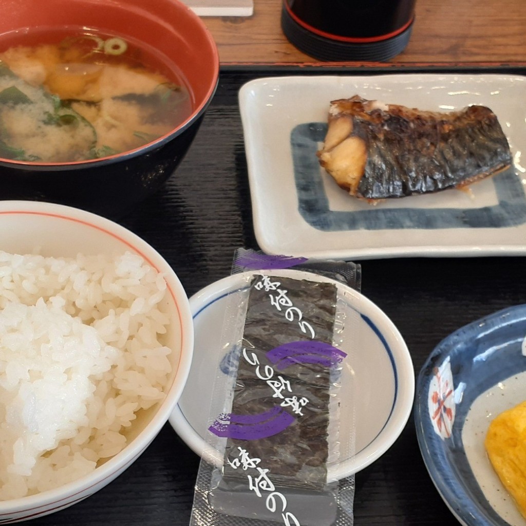 ユーザーが投稿した焼き魚とだしたまご焼きの朝定食の写真 - 実際訪問したユーザーが直接撮影して投稿した東栄町定食屋街かど屋 安城東栄店の写真