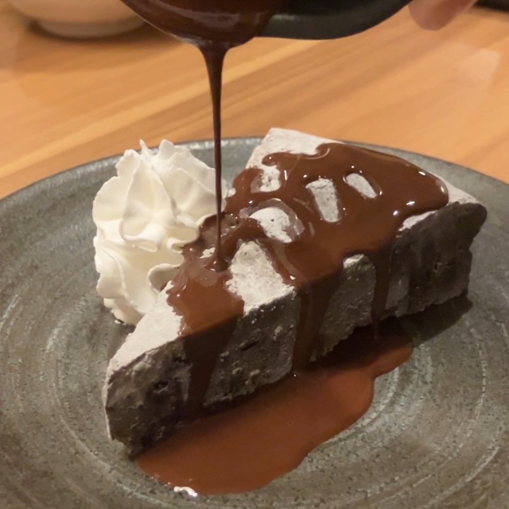 ユーザーが投稿したチョコオンチョコレートケーキ（ホイップクリーム添え）の写真 - 実際訪問したユーザーが直接撮影して投稿した大黒町ファミリーレストラン夢庵 黒磯店の写真