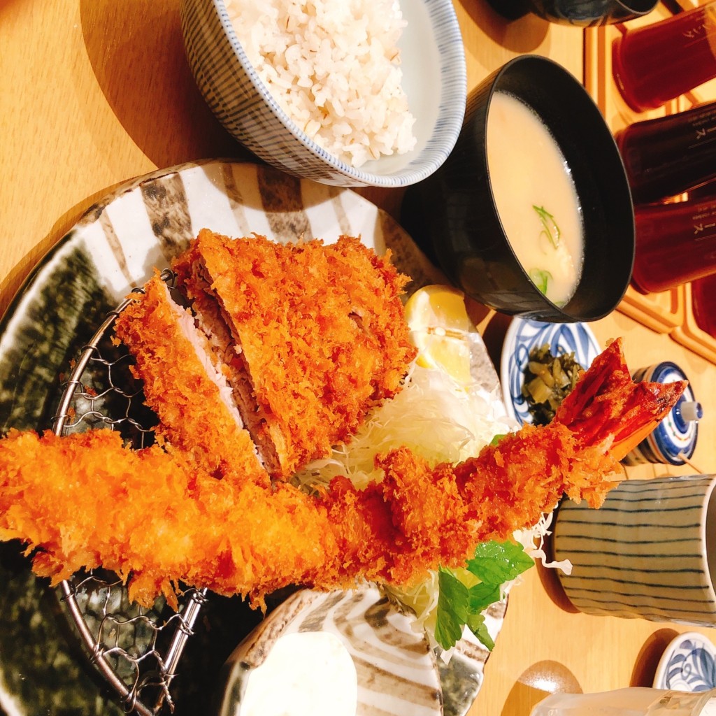 ユーザーが投稿した大海老カツとヒレカツの写真 - 実際訪問したユーザーが直接撮影して投稿した高松町天ぷらかつくら 阪急西宮ガーデンズ店の写真