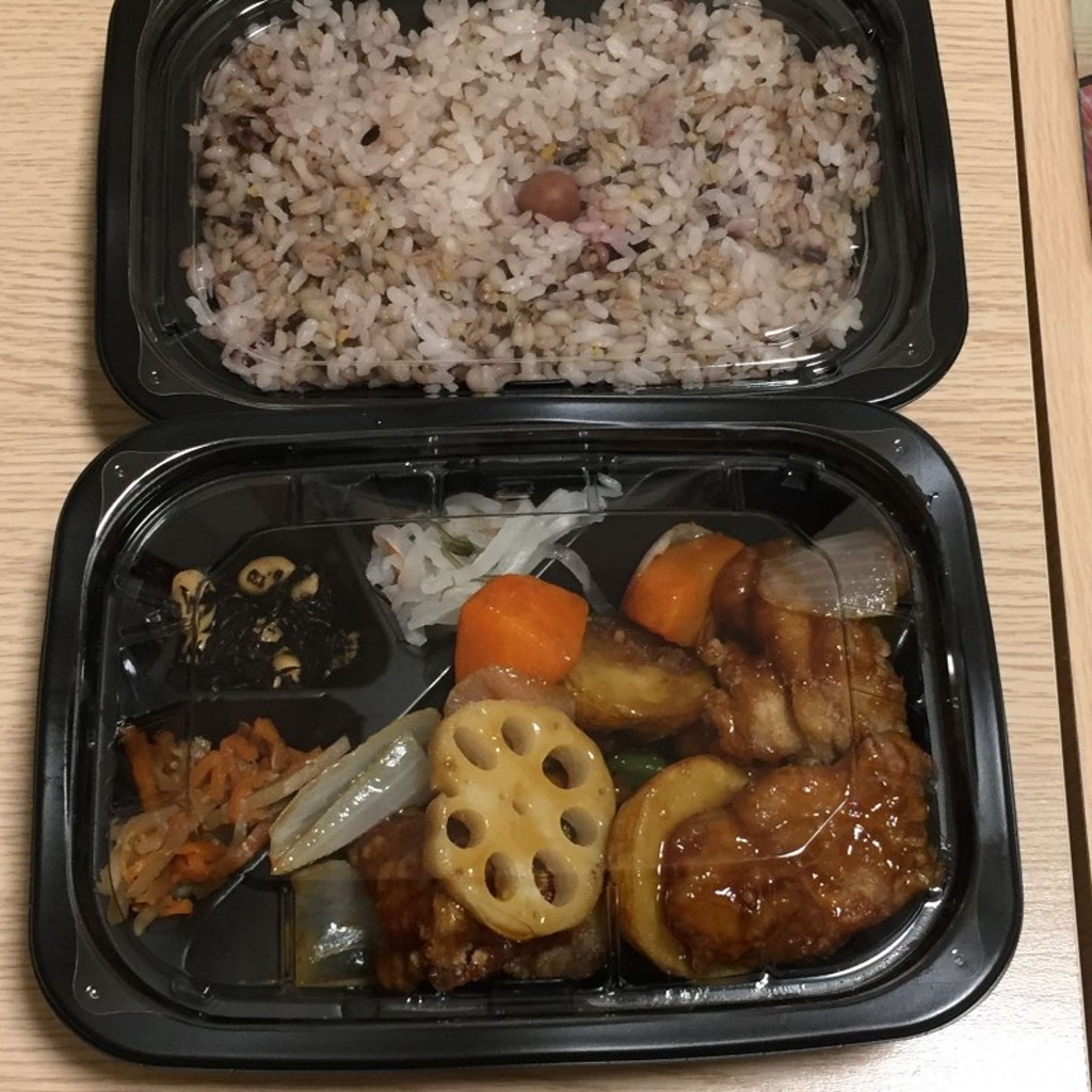 ユーザーが投稿した鶏と野菜の黒酢あん弁当の写真 - 実際訪問したユーザーが直接撮影して投稿した駒沢定食屋大戸屋 駒沢大学駅前店の写真