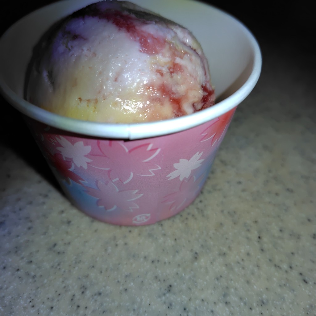 ユーザーが投稿したカップの写真 - 実際訪問したユーザーが直接撮影して投稿した泊小柳町アイスクリームサーティワンアイスクリーム イオンタウン四日市泊店の写真
