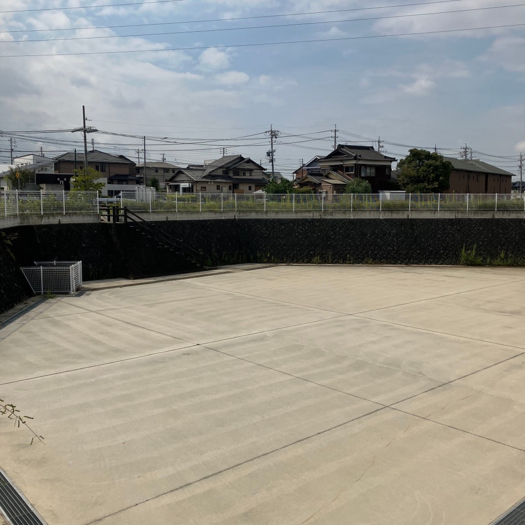 実際訪問したユーザーが直接撮影して投稿した小垣江町公園小垣江町藤塚調整池広場の写真