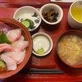 日替わり海鮮丼 - 実際訪問したユーザーが直接撮影して投稿した小渕魚介 / 海鮮料理食事処 たむら水産の写真のメニュー情報