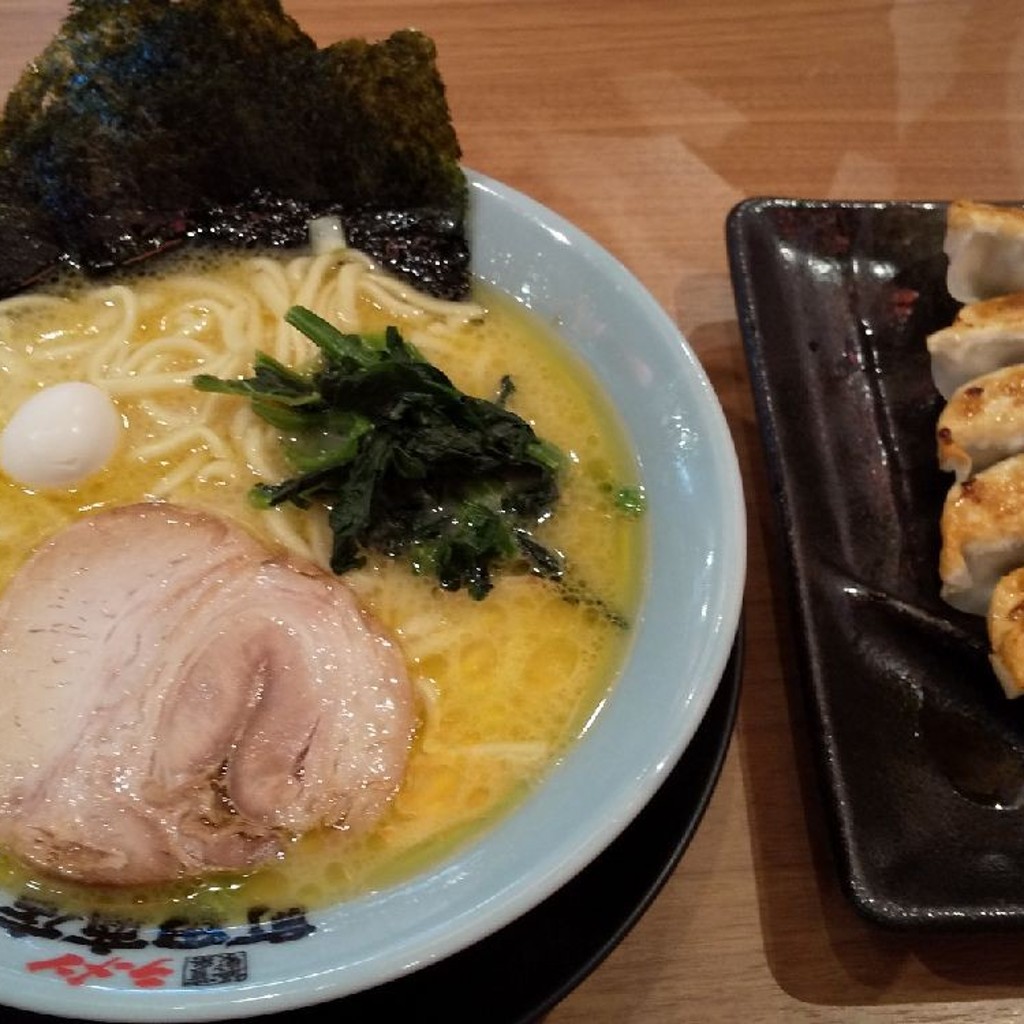 ユーザーが投稿したラーメン+肉汁餃子の写真 - 実際訪問したユーザーが直接撮影して投稿した野田町ラーメン専門店横浜家系ラーメン 町田商店 福島西口店の写真