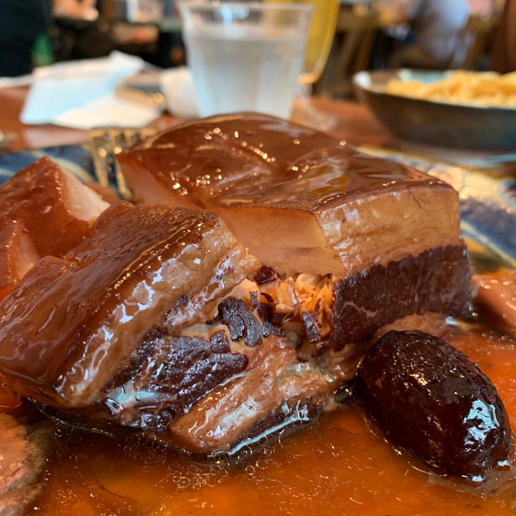 ユーザーが投稿した豚バラ肉の角煮 ナツメとハイビスカスソースの写真 - 実際訪問したユーザーが直接撮影して投稿した日本橋室町台湾料理富錦樹台菜香檳の写真