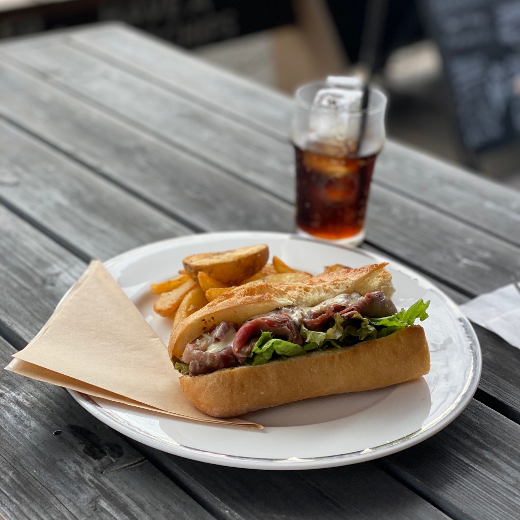 ユーザーが投稿したHLunch特製ローストビーフのサンドウィッチの写真 - 実際訪問したユーザーが直接撮影して投稿した田園調布ダイニングバー多摩川ダイナーの写真