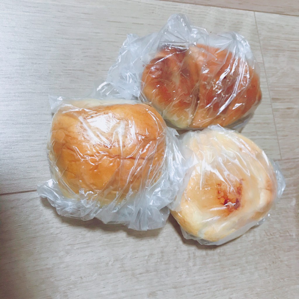 ユーザーが投稿したクリームパン、塩あんぱん、きな粉のパンの写真 - 実際訪問したユーザーが直接撮影して投稿した角田町ベーカリーこころにあまい あんぱんや 梅田店の写真