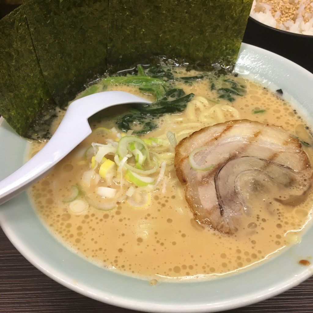 ユーザーが投稿した味噌ラーメンの写真 - 実際訪問したユーザーが直接撮影して投稿した難波中ラーメン / つけ麺横浜家系ラーメン 魂心家 大阪なんば店の写真