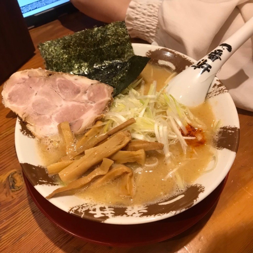 ユーザーが投稿した贅沢白豚骨ラーメンかためんの写真 - 実際訪問したユーザーが直接撮影して投稿した猪子石原ラーメン専門店長浜豚骨ラーメン一番軒 総本家店の写真