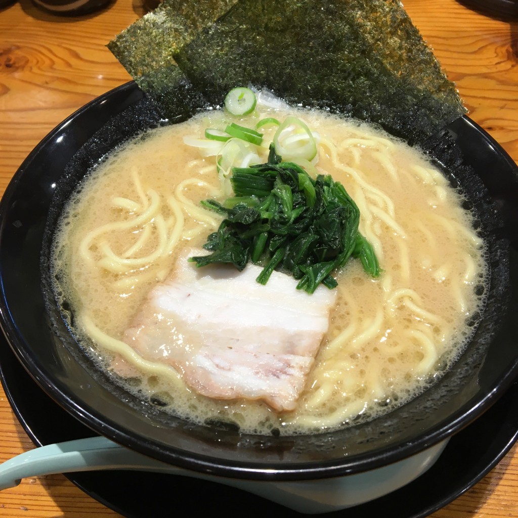 ユーザーが投稿した豚骨醤油ラーメン チャーハンセットの写真 - 実際訪問したユーザーが直接撮影して投稿した田中ラーメン / つけ麺横浜家系ラーメン 風神家 柏崎本店の写真