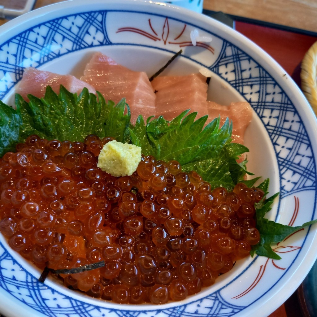 ユーザーが投稿したいくらと鮪丼セットの写真 - 実際訪問したユーザーが直接撮影して投稿した布施和食 / 日本料理蕎麦遊膳 初花の写真
