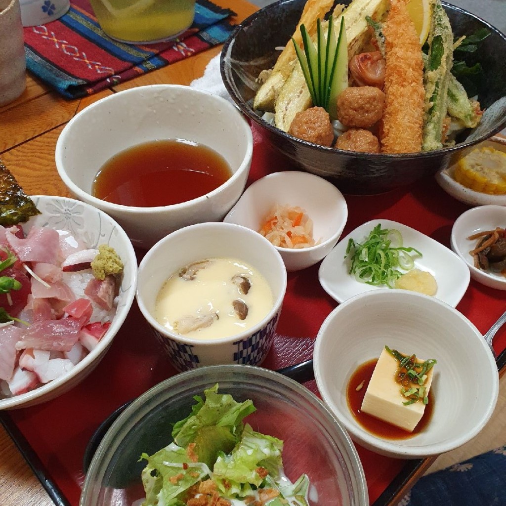 ユーザーが投稿したうどんとミニぶっかけ丼の写真 - 実際訪問したユーザーが直接撮影して投稿した納富分魚介 / 海鮮料理佐助の写真
