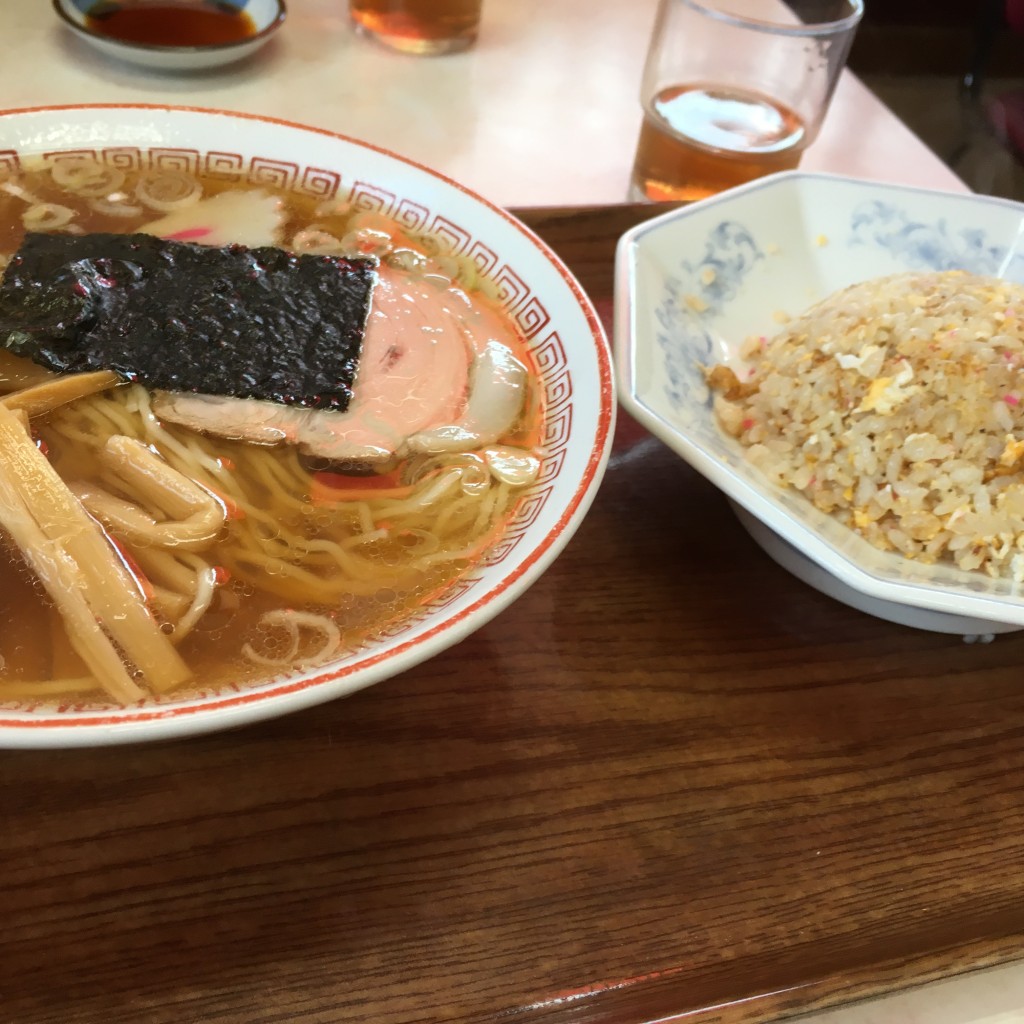 ユーザーが投稿したラーメンと半チャーハンの写真 - 実際訪問したユーザーが直接撮影して投稿した上飯田町中華料理幸楽の写真