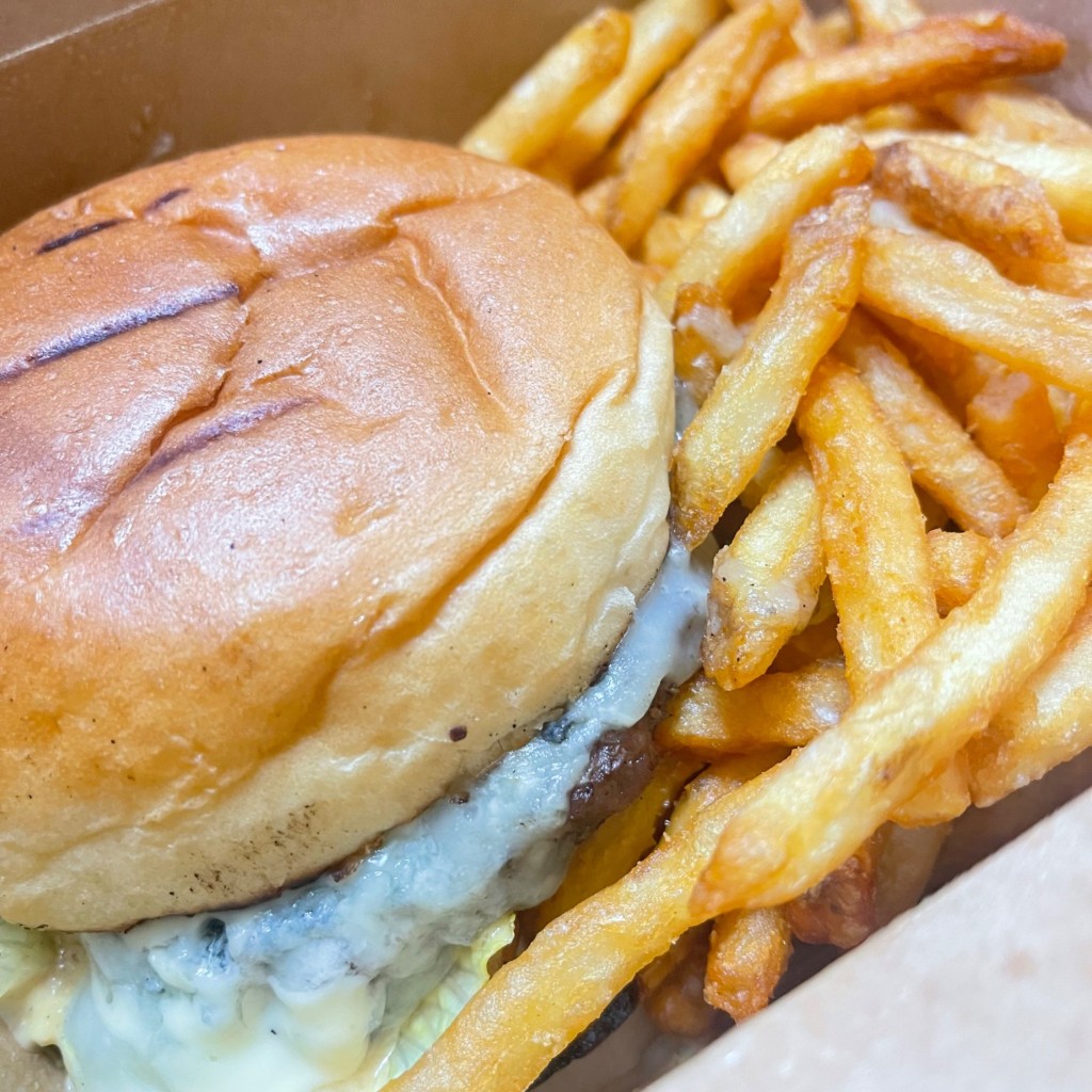 ユーザーが投稿したGorgonzola Cheese Burgerの写真 - 実際訪問したユーザーが直接撮影して投稿した尾上町ステーキミッドタウンバーベキュー 横浜店の写真