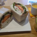 野菜とチキンのサンドイ1 - 実際訪問したユーザーが直接撮影して投稿した北五葉カフェグラン シュール カフェの写真のメニュー情報
