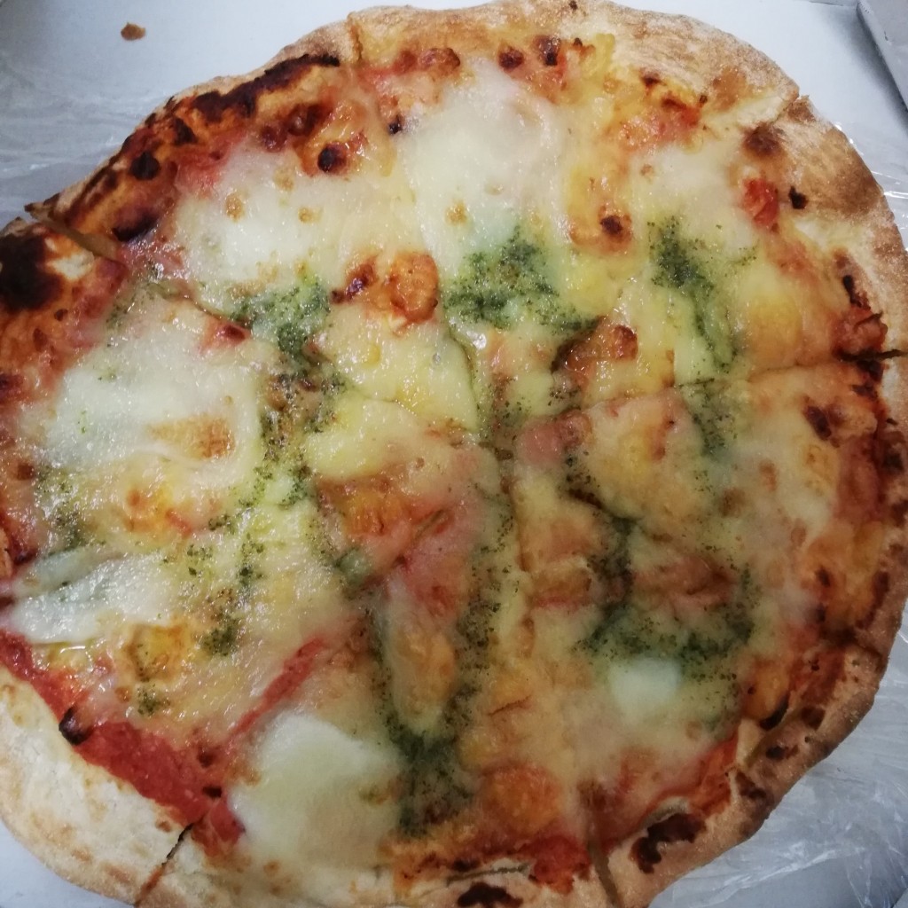 ユーザーが投稿したマルゲリータピザの写真 - 実際訪問したユーザーが直接撮影して投稿した泉ファミリーレストランガスト 住之江スポーツビレッジ店の写真