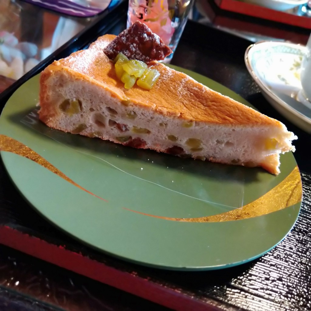 ユーザーが投稿したフキのパウンドケーキ風+飲み物の写真 - 実際訪問したユーザーが直接撮影して投稿した光栄カフェカフェ幹の写真