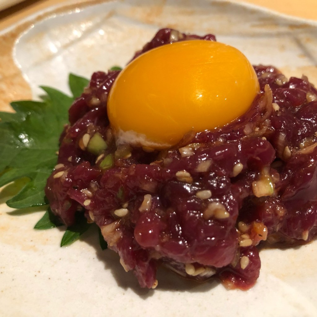 ユーザーが投稿したユッケ(桜肉)の写真 - 実際訪問したユーザーが直接撮影して投稿した駅西本町肉料理焼肉飯場 円蔵の写真