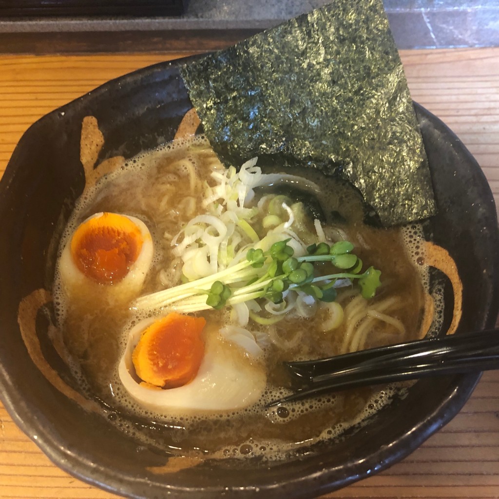 ユーザーが投稿したネギ煮干しラーメン+煮卵トッピングの写真 - 実際訪問したユーザーが直接撮影して投稿した西上小阪ラーメン専門店麺屋 蝉 本店の写真