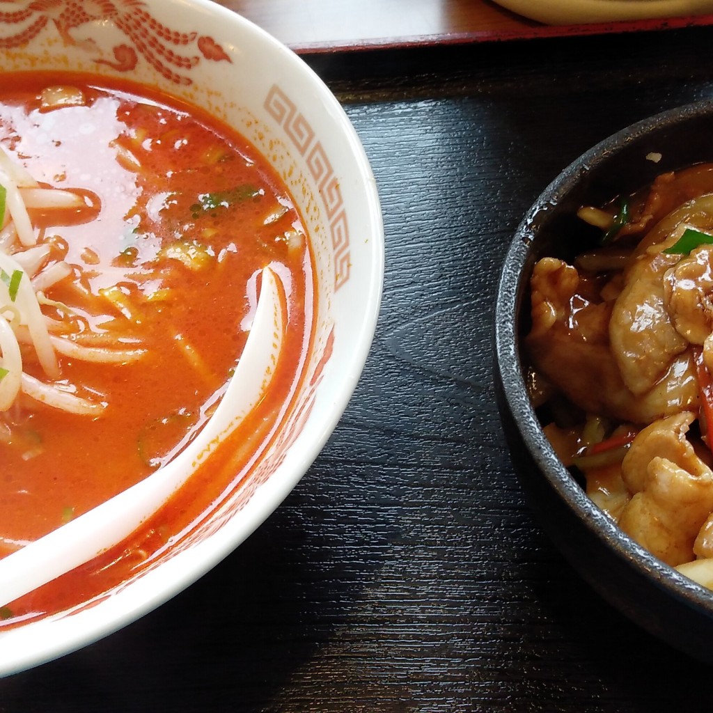 ユーザーが投稿した味噌ラーメン+生姜焼きセットの写真 - 実際訪問したユーザーが直接撮影して投稿した中野台湾料理台湾料理 スタミナ食堂の写真