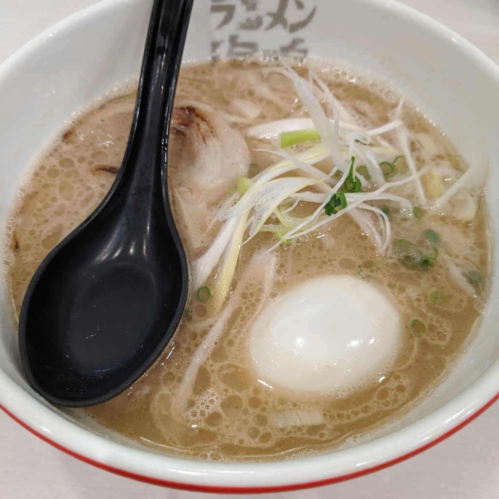 ユーザーが投稿した魚介とんこつラーメンの写真 - 実際訪問したユーザーが直接撮影して投稿した下臼井ラーメン / つけ麺ラーメン海鳴 福岡空港店の写真