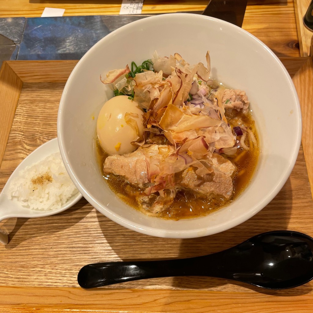 食いしんぼうよっちゃんさんが投稿した芝田ラーメン専門店のお店鶏と鮪節 麺屋 勝時/メンヤカチドキの写真