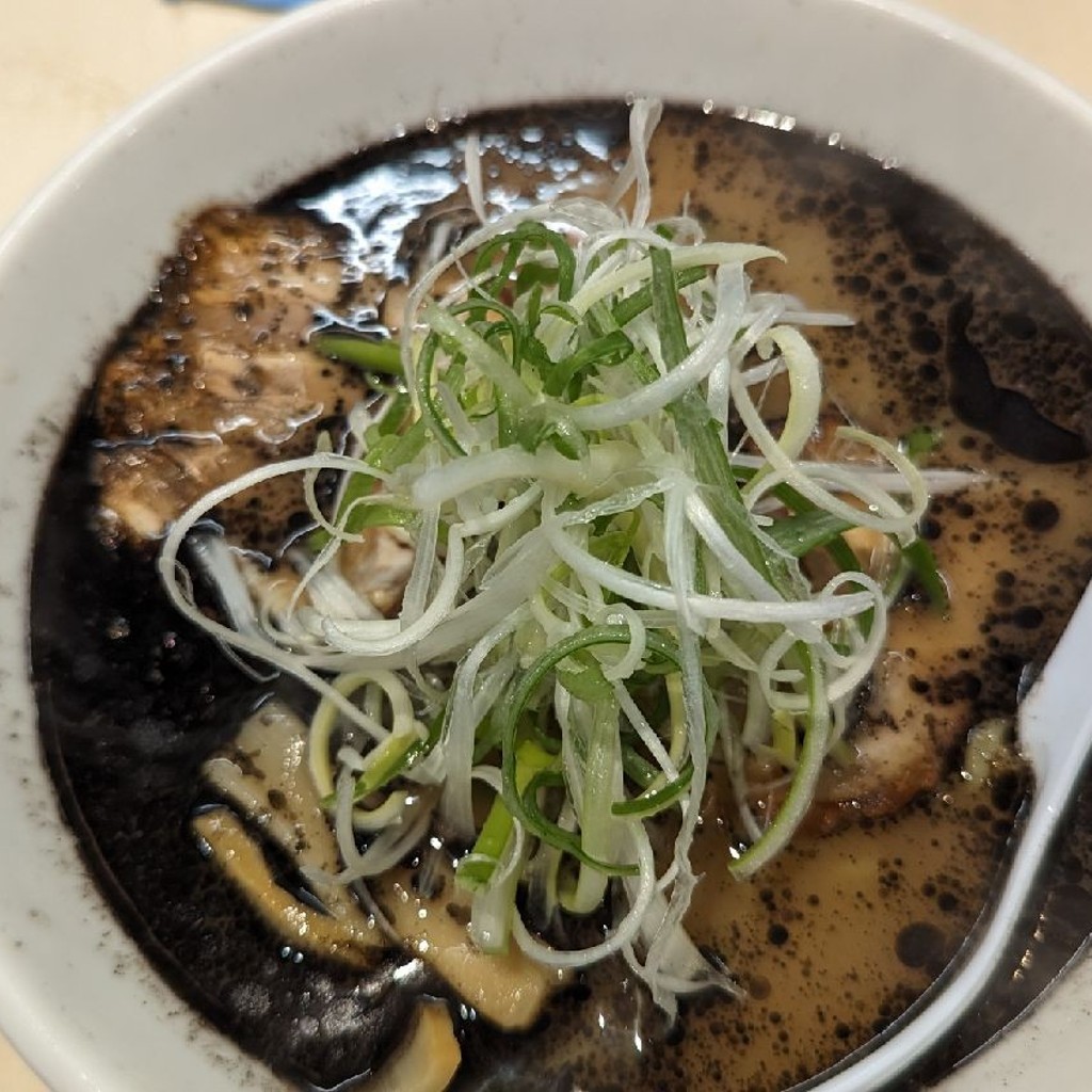 ユーザーが投稿した黒豚骨ラーメンの写真 - 実際訪問したユーザーが直接撮影して投稿した桜町ラーメン / つけ麺俺の夢の写真