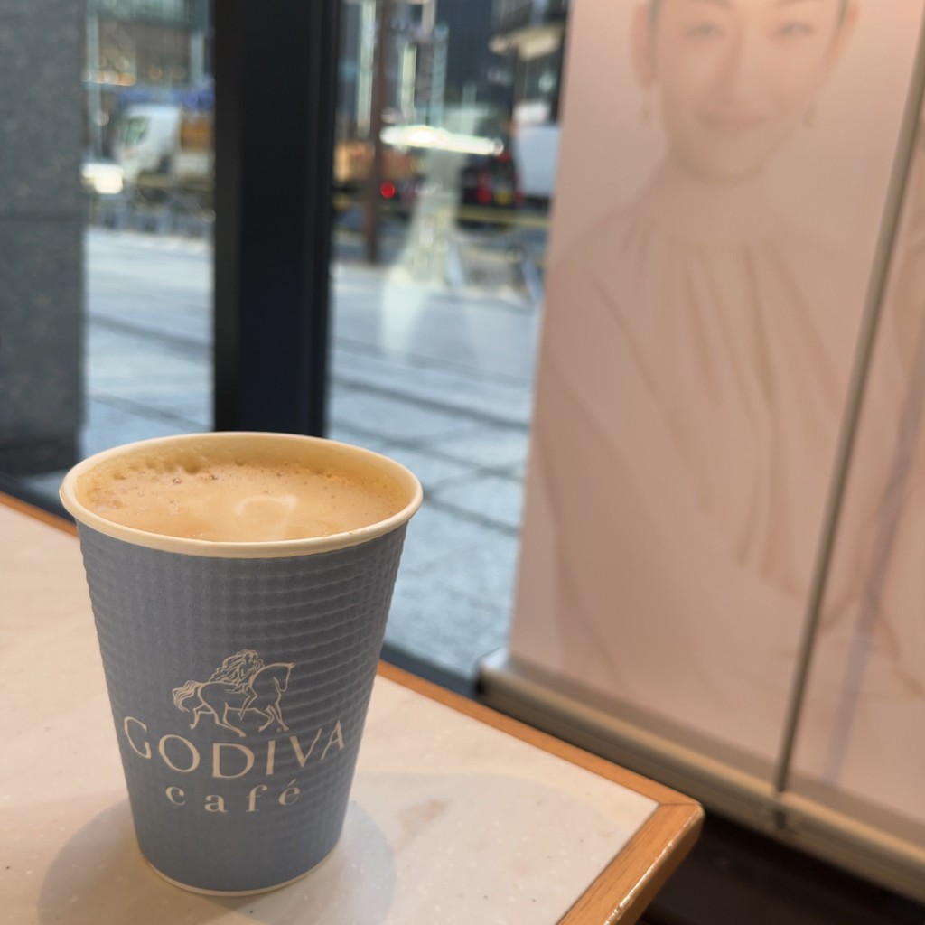 ユーザーが投稿したカフェラテの写真 - 実際訪問したユーザーが直接撮影して投稿した日本橋カフェGODIVA cafe Nihonbashiの写真