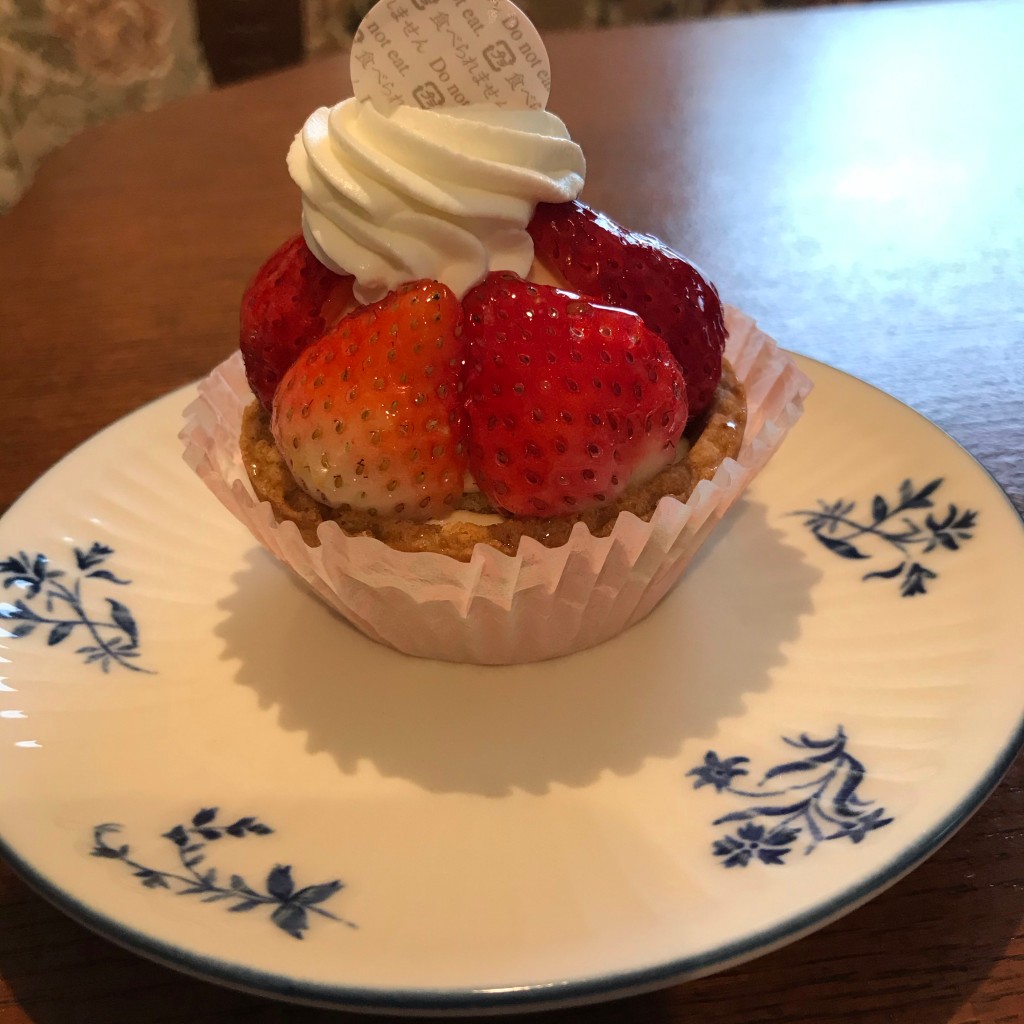 ユーザーが投稿した苺のタルトの写真 - 実際訪問したユーザーが直接撮影して投稿した中山町ケーキパティスリーアナナスの写真