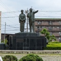 実際訪問したユーザーが直接撮影して投稿した福寿町浅平銅像大野伴睦夫妻の像の写真