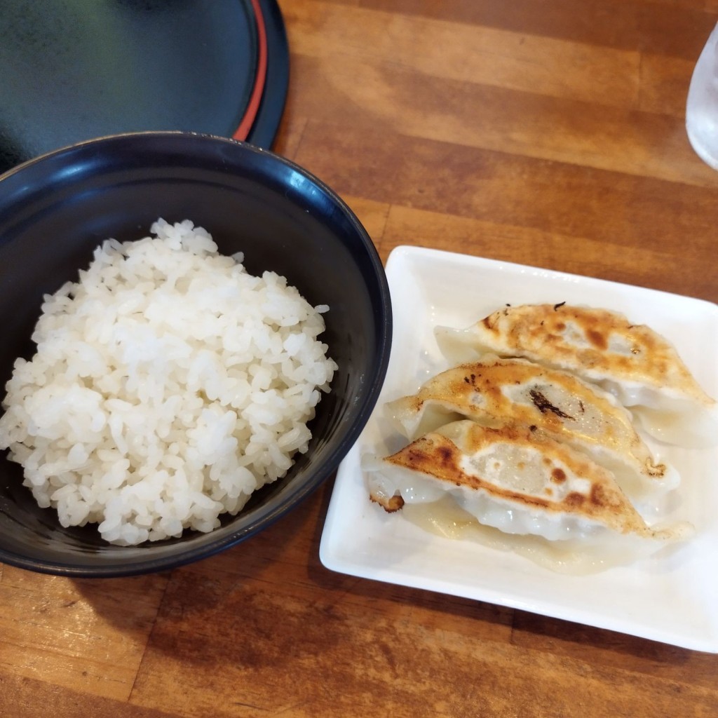ユーザーが投稿した餃子3個+小ライスセットの写真 - 実際訪問したユーザーが直接撮影して投稿した北大桑ラーメン / つけ麺くりの木 加須店の写真